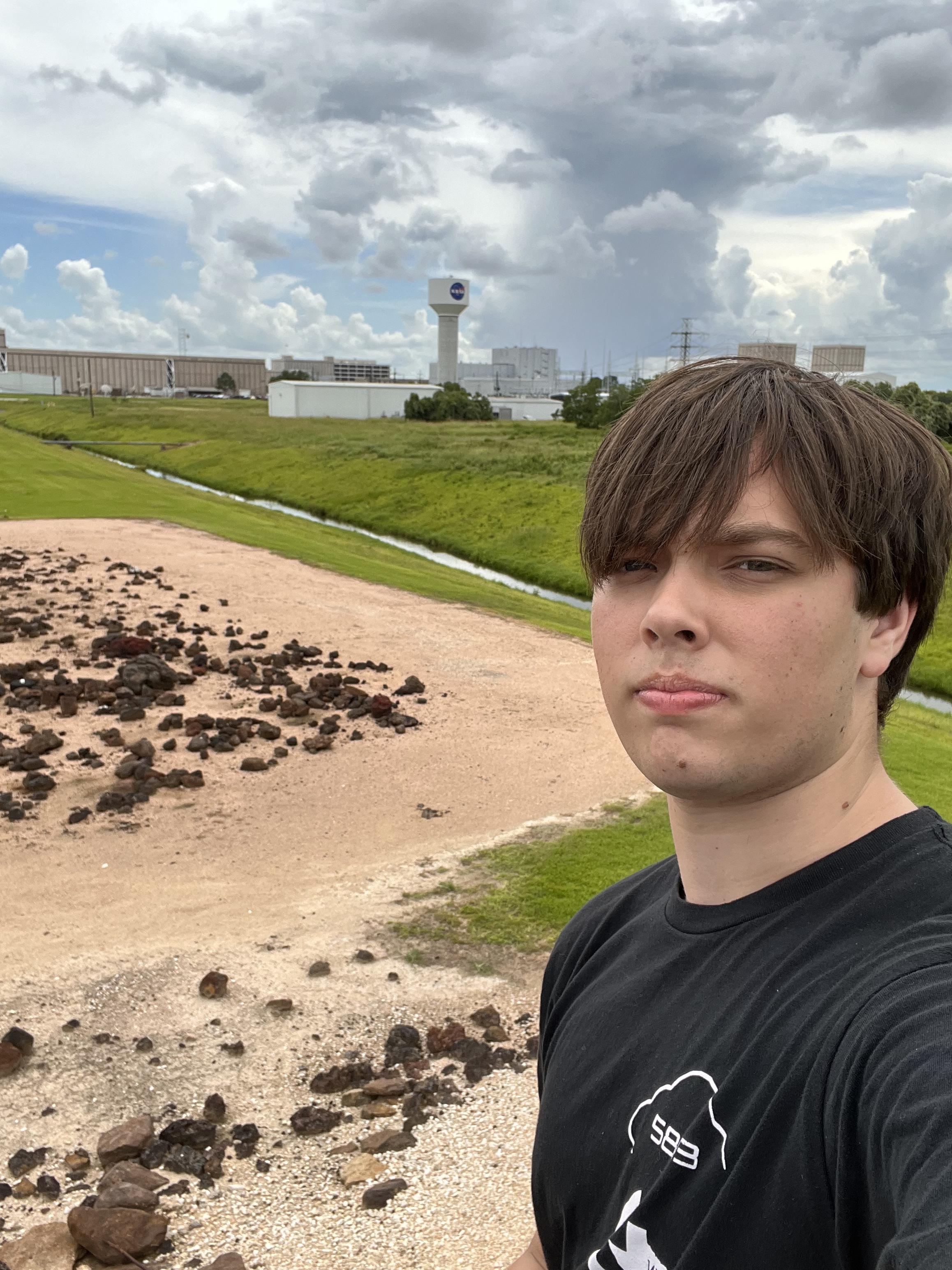 A photo of the microchariot wheel from above.